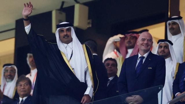 Emir de Qatar Sheikh Tamim bin Hamad al Thani y el presidente de la FIFA Gianni Infantino, durante la ceremonia inaugural del Mundial de Qatar 2022