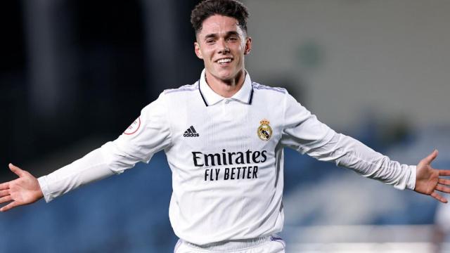 Sergio Arribas, celebrando uno de sus goles ante el San Fernando