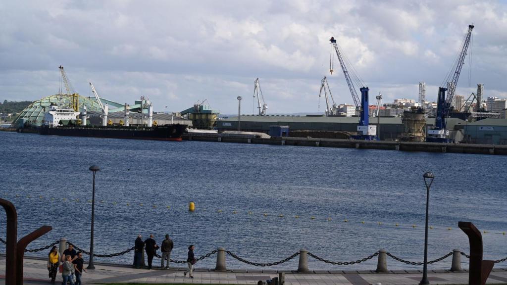 El muelle de San Diego del puerto de A Coruña visto desde La Marina