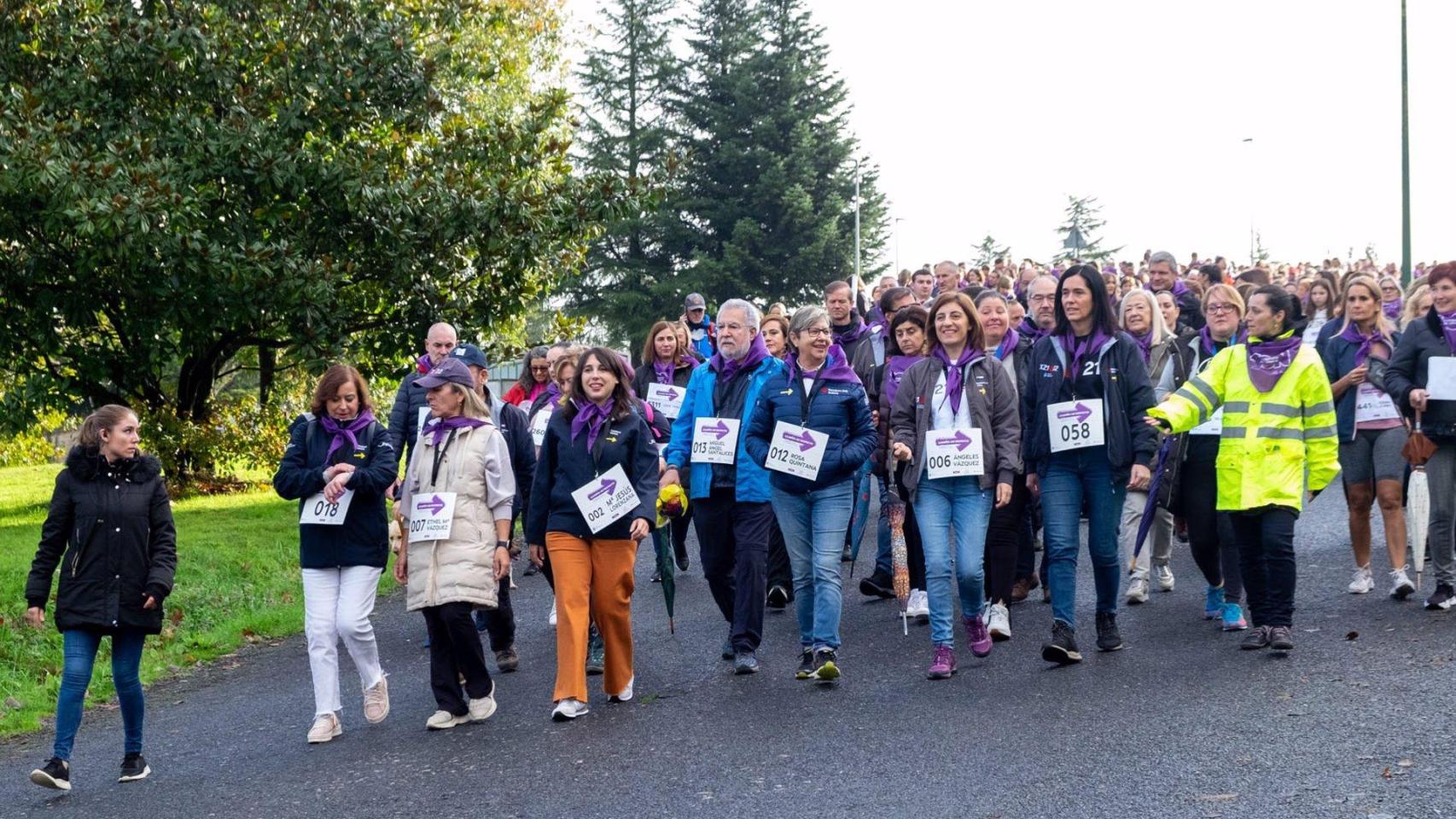 Integrantes de la Xunta de Galicia y participantes en la X andaina Camiño ao Respecto contra la Violencia de Género, que organiza la Xunta de Galicia con motivo del 25-N