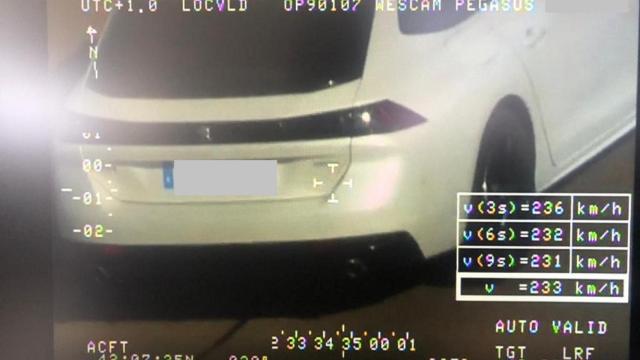 El coche que circulaba a 233 km/h por la A-67