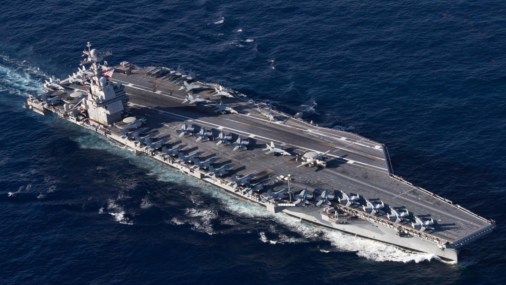 Vista aérea del portaaviones USS Gerald R. Ford