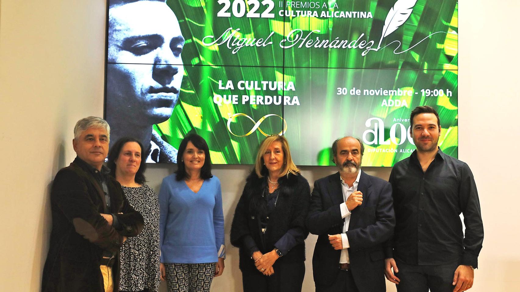 El jurado, presidido por Julia Parra, en la presentación ante los medios de los seleccionados.