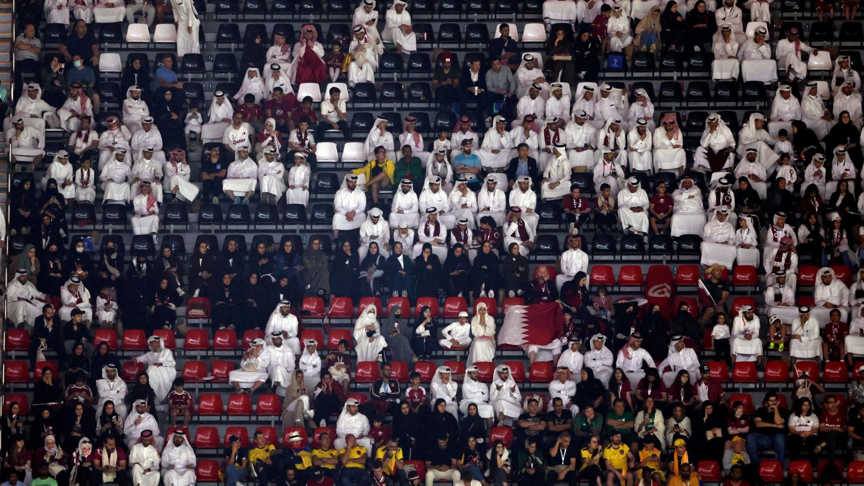 Público en el Qatar-Ecuador.