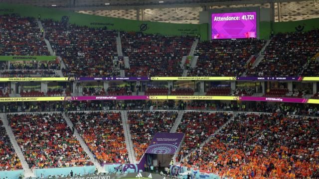 Panorámica del estadio Al Thumama con el dato oficial de asistencia.