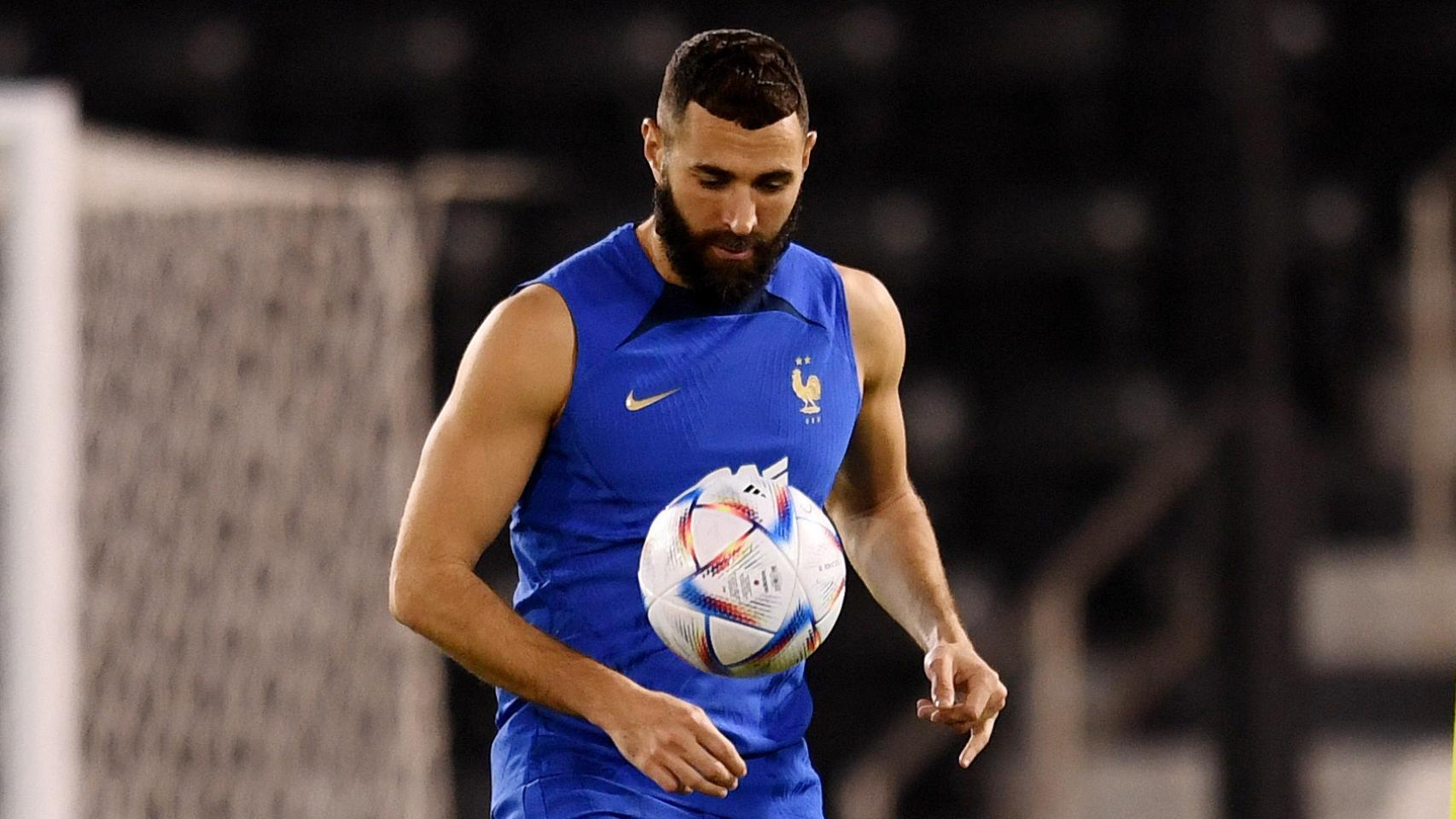Benzema, entrenando con Francia en Qatar