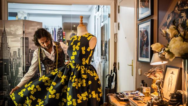 Santiago Bandrés, el diseñador-pintor:  El arte es para observar y la moda debe poder llevarse