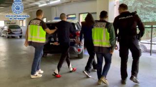 Momento de la detención por parte de agentes de la Policía Nacional.