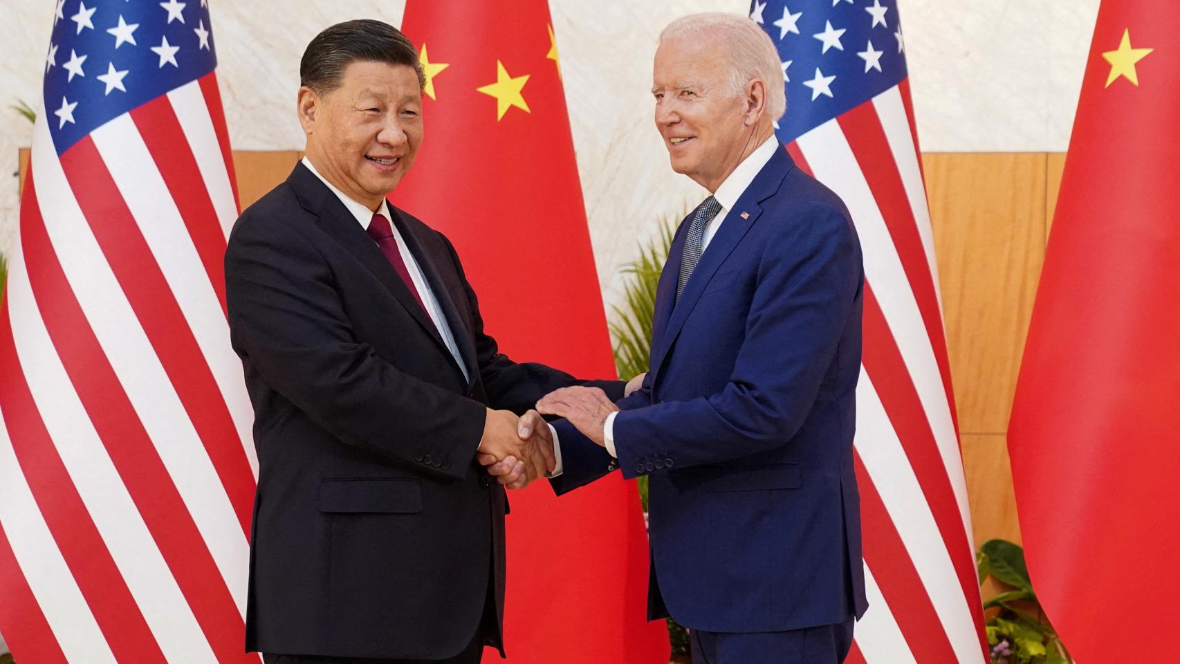 El presidente de China, Xi Jinping, junto a su homólogo estadounidense, Joe Biden, durante el G20.