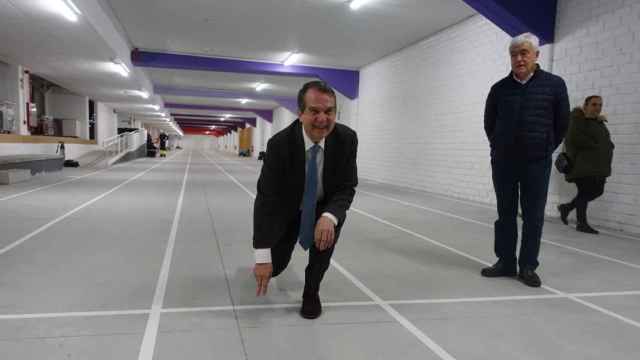 Abel Caballero visita el módulo cubierto de Balaídos.