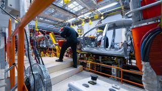 Imagen de una fábrica de automóviles.