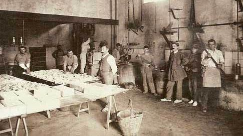 Una fábrica de Turrrón de Jijona, en imagen de archivo.
