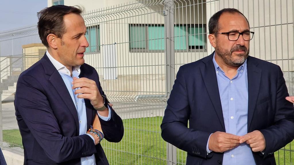 El presidente de la Diputación, Conrado Íscar, junto al alcalde de Tordesillas, Miguel Ángel Oliveira