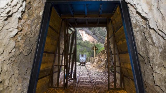 Minas de Puras de Villafranca, de donde salió el manganeso para construir el Titanic