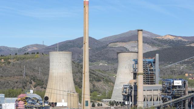 Central térmica de La Robla en León, antes de que se derribaran la chimeneas