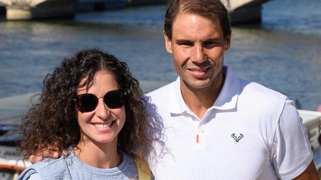 El tenista mallorquín Rafael Nadal junto a su mujer, Xisca Perelló, en una fotografía tomada en París, en junio de 2022.