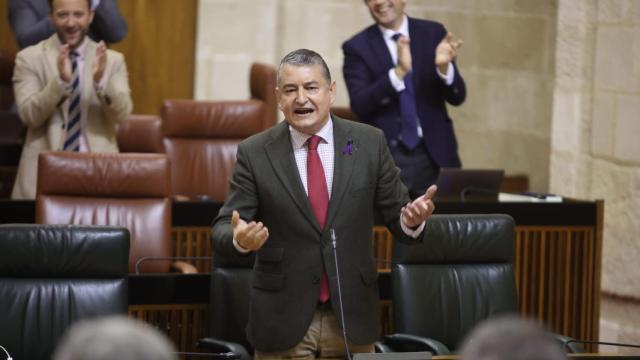 El consejero de la Presidencia, Antonio Sanz, en el Parlamento andaluz.