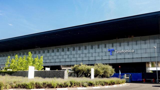 Fachada de la sede de la multinacional española Telefónica.