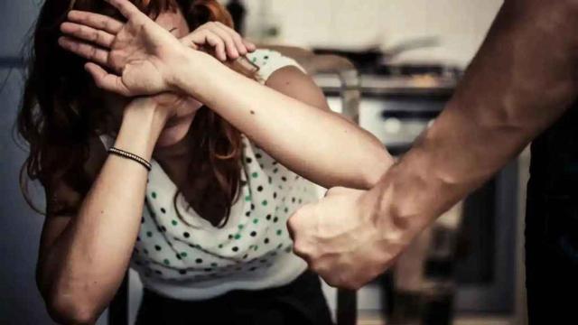 Un 20% de jóvenes entre 18 y 21 años no ve violencia en golpear a su pareja en discusión o espiar su móvil
