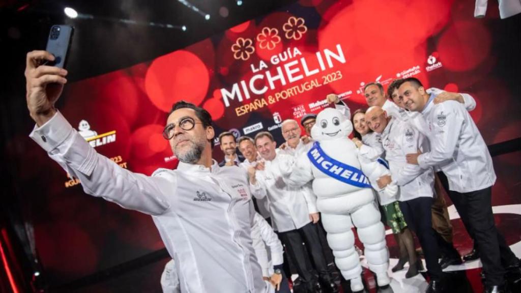 Varios chefs españoles como Martín Berasategui, Quique Dacosta o Toño Pérez, durante la gala de la 'Guía Estrella Michelin 2023'.