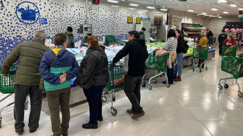 Interior del supermercado que va a cambiar sus horarios.