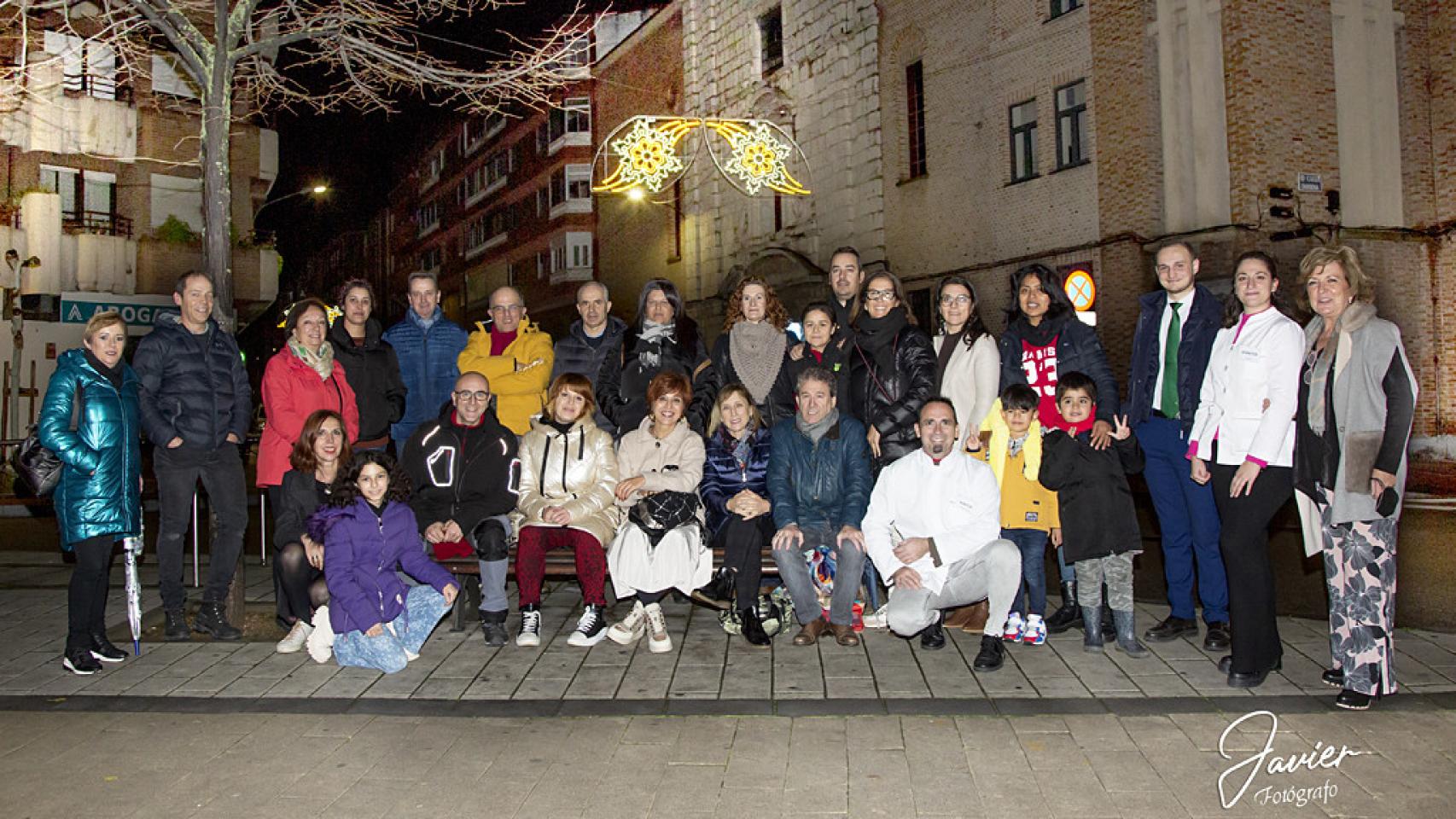 Vecinos del barrio de La Victoria con las luces