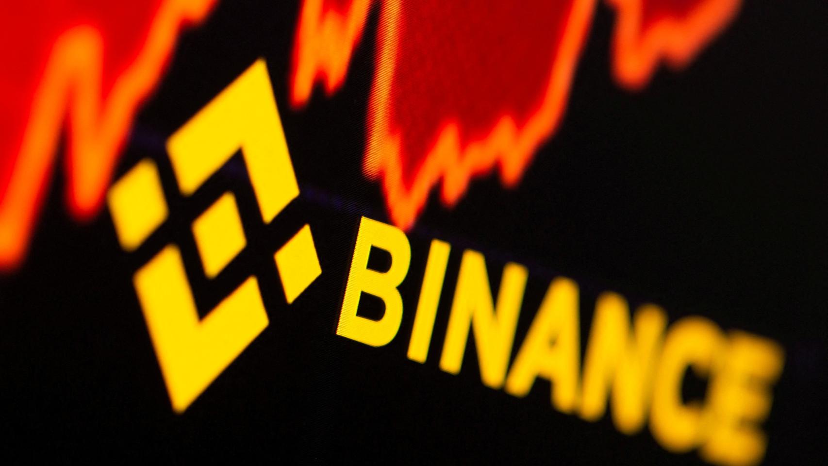 Logo de Binance sobre un gráfico de cotización.
