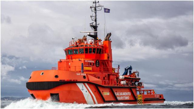 Remolcado un pesquero a Portosín (A Coruña) por problemas en la máquina