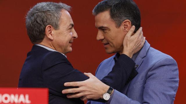 Pedro Sánchez y José Luis Rodríguez Zapatero, en la clausura de la Internacional Socialista.
