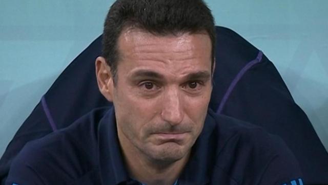 Scaloni rompe a llorar en el Argentina-México.