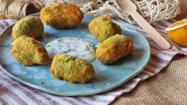 Bocaditos de guisantes y wasabi con salsa de hierbas, una opción de aperitivo diferente