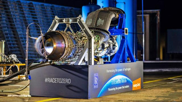 Motor AE 2100-A en pruebas.