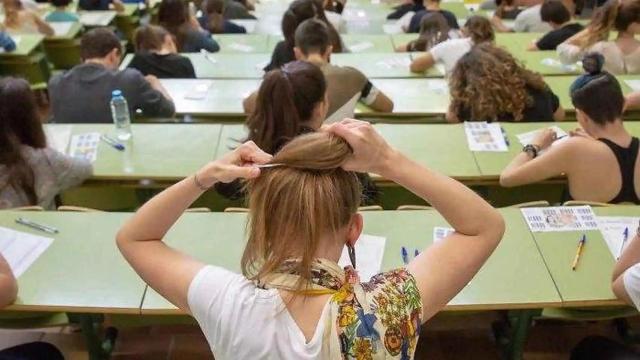 Examen en unas oposiciones, en imagen de archivo.