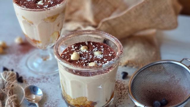 Tiramisú de cacao y avellanas, una versión del postre clásico italiano