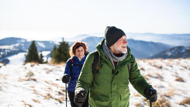 CoupleSnowWalk_Stock-1000x600