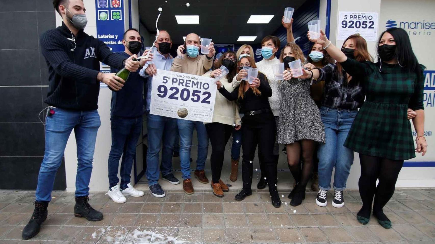Últimos premiados de la Lotería de Navidad en la provincia de Alicante, el 22 de diciembre de 2021.