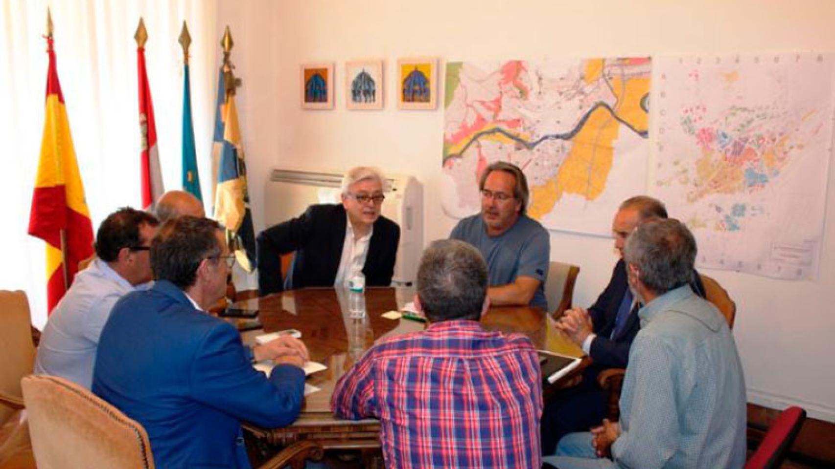 ARCHIVO - Francisco Guarido reunido con Zamora10