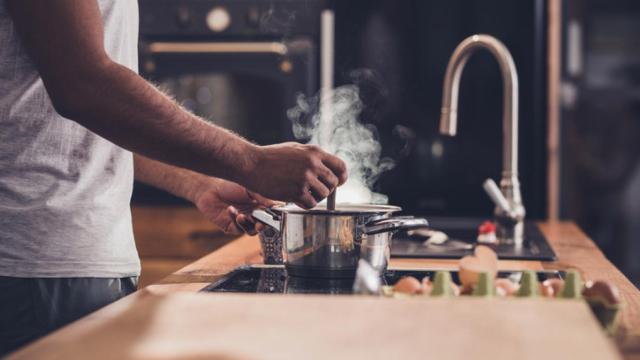 Trucos para gastar menos energía en la cocina y ahorrar en tus facturas.