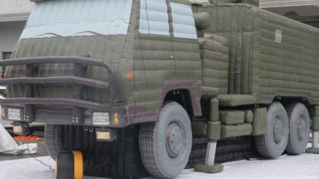 Sistema HIMARS infable.
