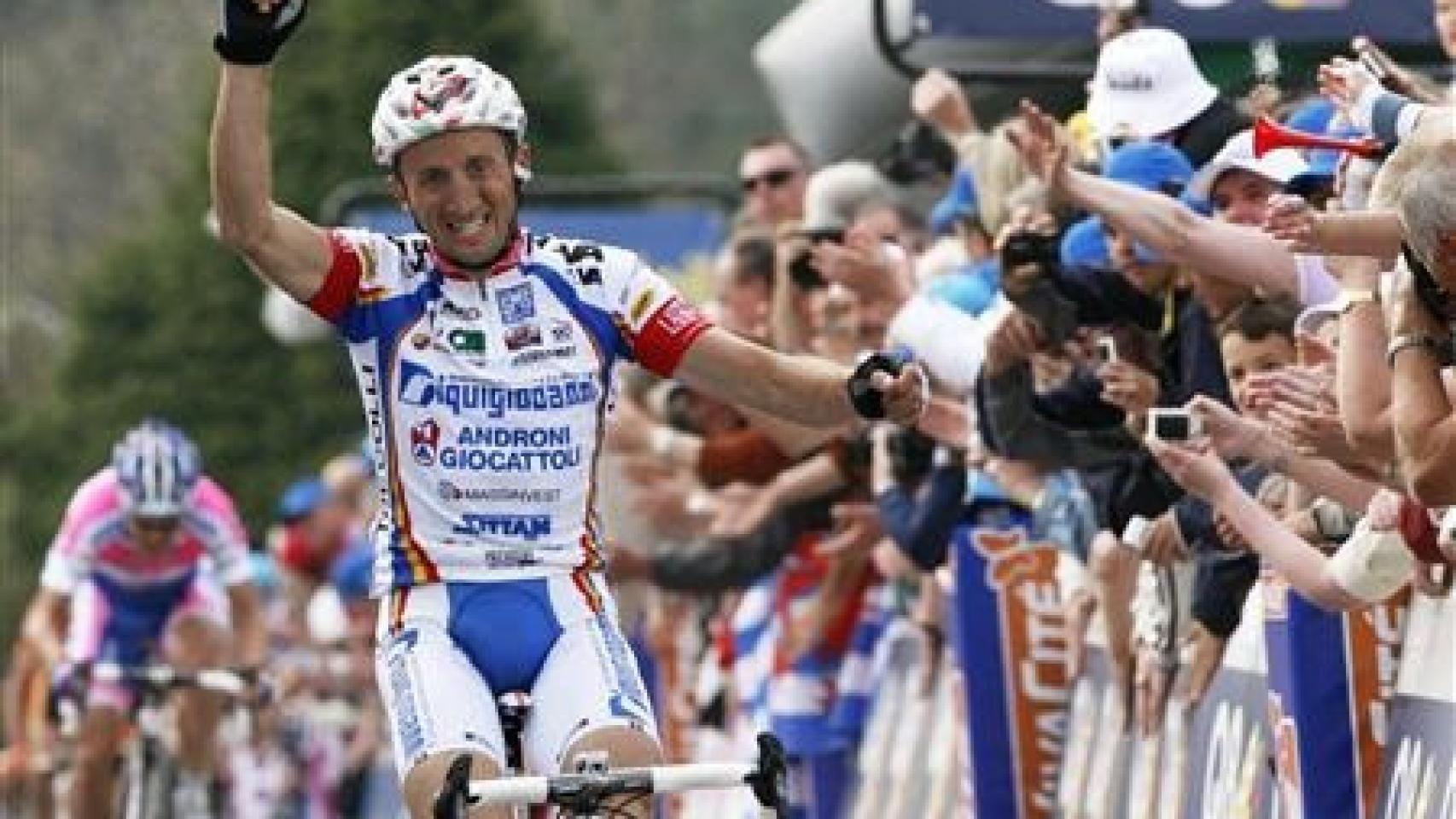 Davide Rebellin celebra una victoria