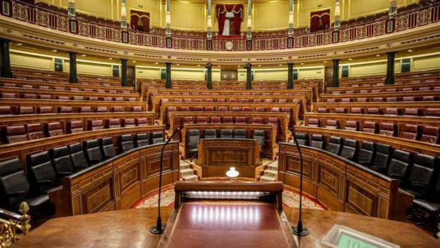 Vista panorámica del Congreso de los Diputados vacío.