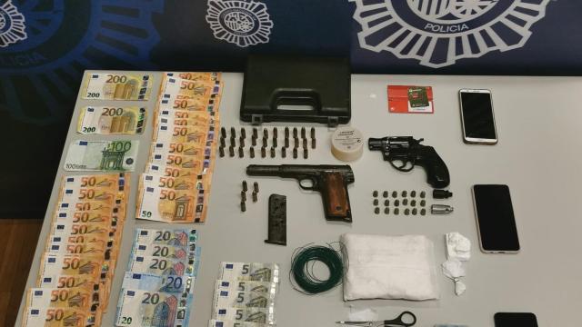 El material incautado al detenido por la Policía Nacional en Elche.