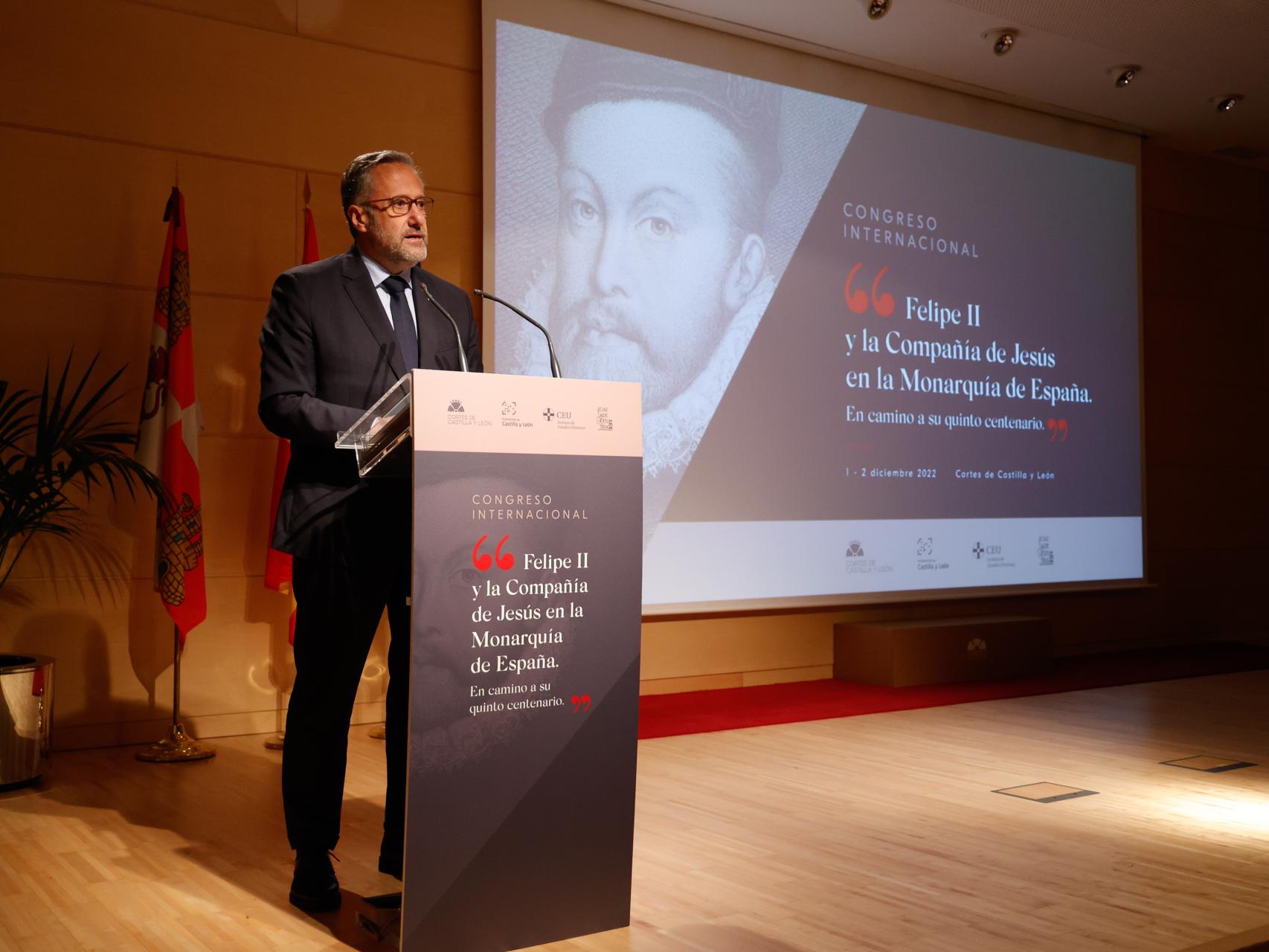 El presidente de las Cortes, Carlos Pollán, durante la inauguración de las jornadas sobre Felipe II, este jueves en la Cámara.