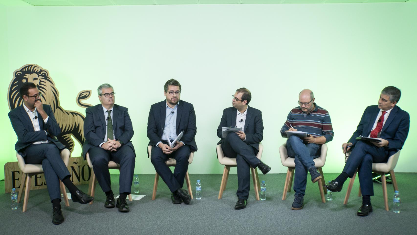 De izq. a dcha, Iván Sánchez López (Sanitas), Miguel Ángel Cañada (Incibe), Javier Alonso (Sham - grupo Relyens), Alfonso Muñoz (EL ESPAÑOL-Invertia), Manuel Jimber (SAS) y Javier Candau (CCN) en el evento 'Ciberseguridad en el sector sanitario'.