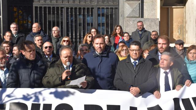 Primer plano de la concentración de este viernes reclamando la Ciudad de la Justicia para Valladolid.