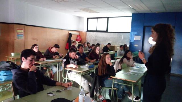 Una profesora en un instituto valenciano.