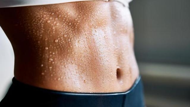 Unos abdominales definidos.