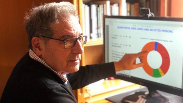 Gregorio Martín atiende a EL ESPAÑOL en su despacho. EE