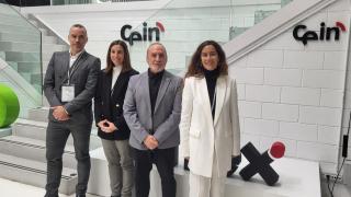 De izquierda, a derecha: director general CNTA, Hector Barbarin; directora general de Innovación, Agurtzane Martínez; consejero de Universidad, Innovación y Transformación Digital, Juan Cruz Cigudosa, y directora del Hub, Silvia García de la Torre.