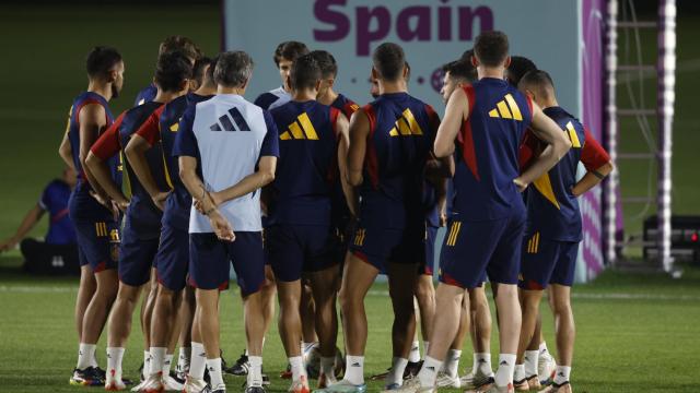 La selección española de fútbol durante un entrenamiento en Qatar.